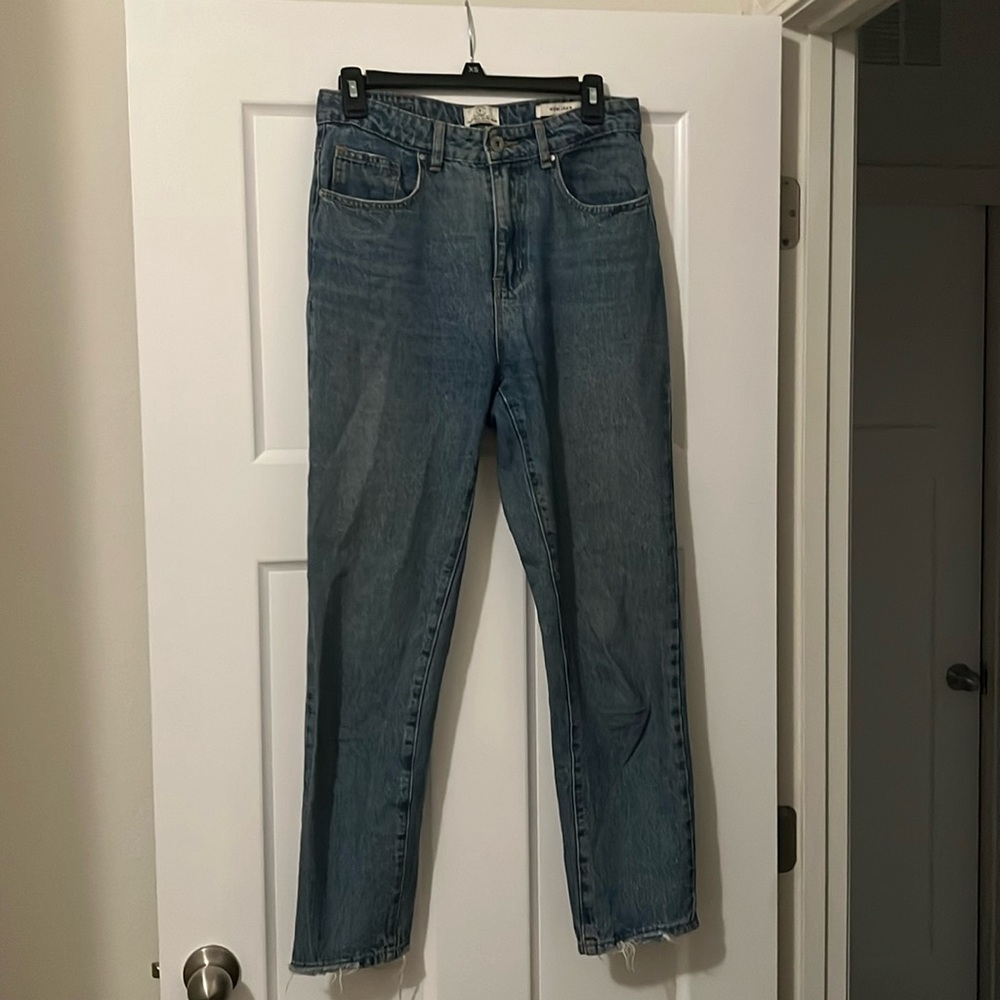 Cotton on mom jean, medium wash, size 6